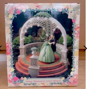 IOB GONE WITH THE WIND Dancing Music Box Figurine Gazebo Enesco 50th Anniversary